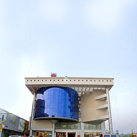 Lotus 8 Hotel Nedumbassery Exterior photo