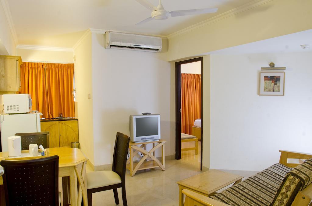 Lotus 8 Hotel Nedumbassery Room photo