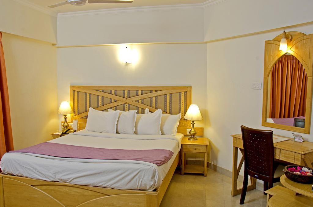 Lotus 8 Hotel Nedumbassery Room photo