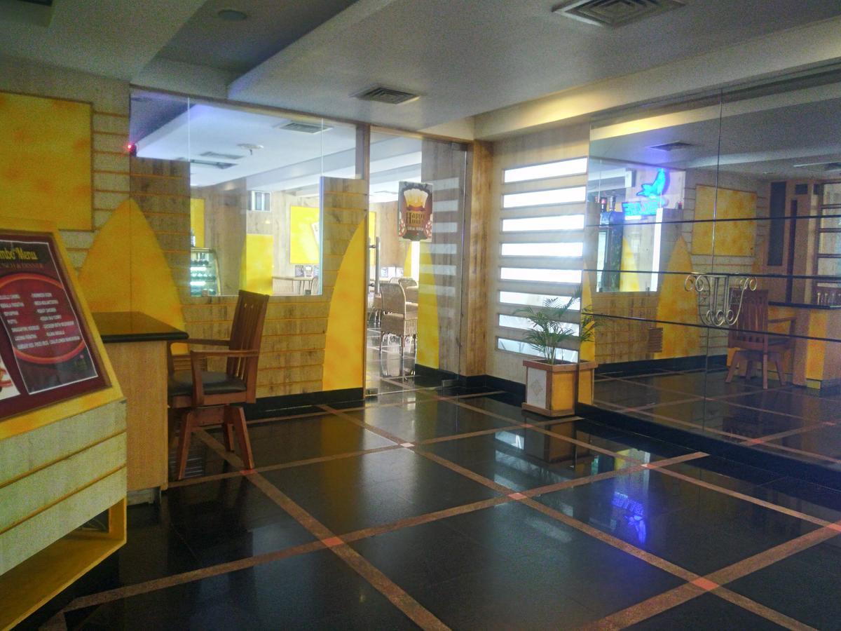 Lotus 8 Hotel Nedumbassery Exterior photo