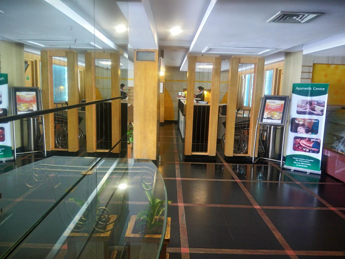 Lotus 8 Hotel Nedumbassery Exterior photo