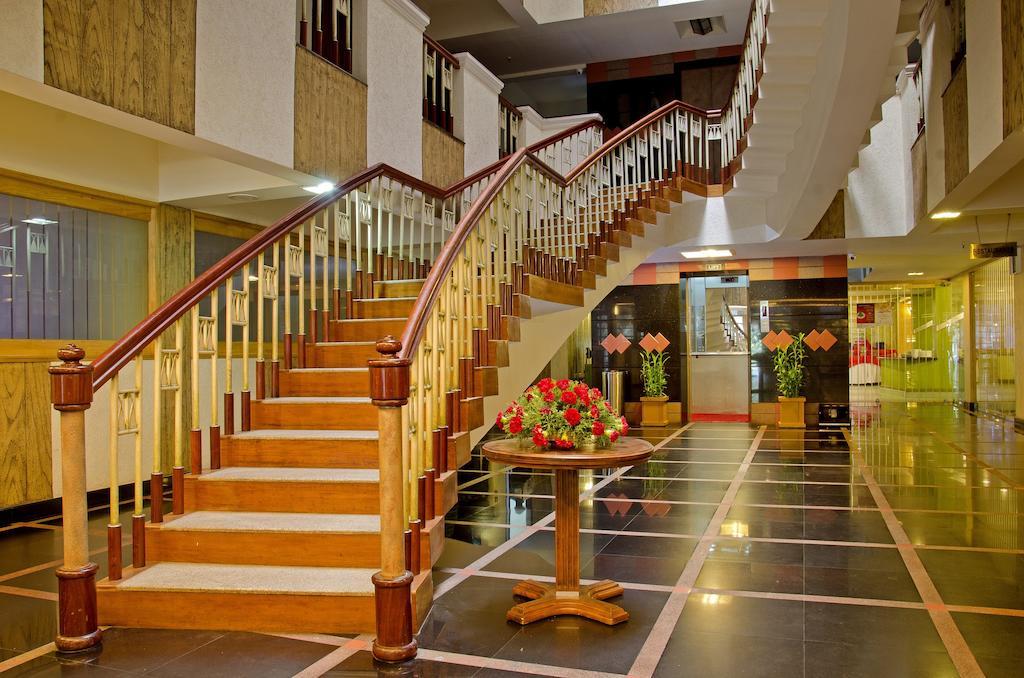 Lotus 8 Hotel Nedumbassery Exterior photo