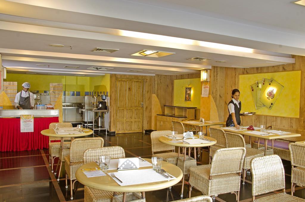 Lotus 8 Hotel Nedumbassery Exterior photo