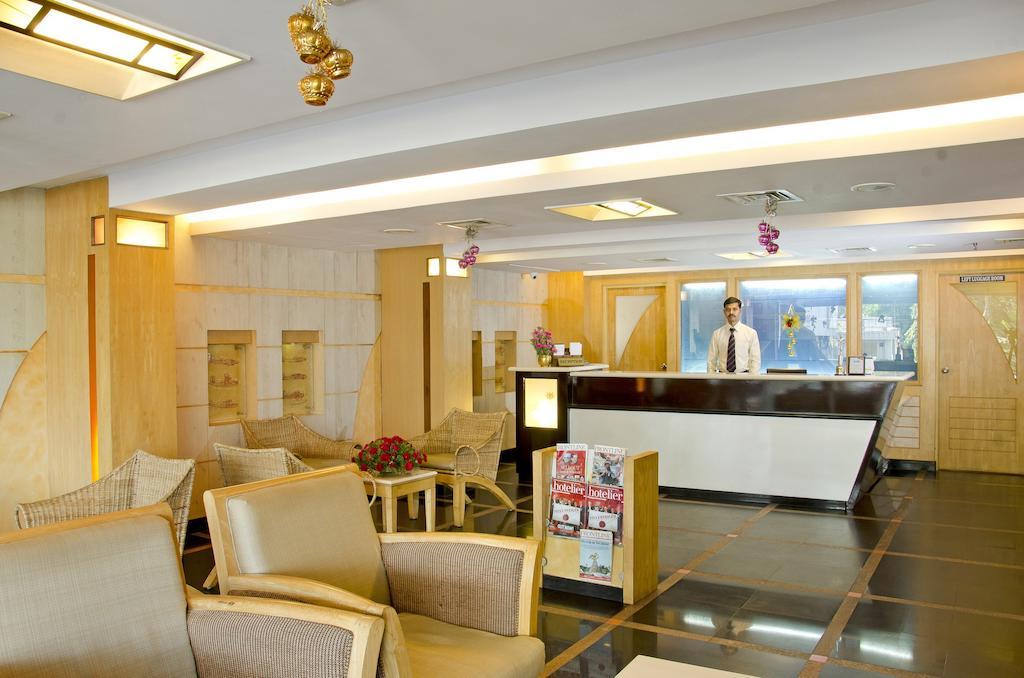 Lotus 8 Hotel Nedumbassery Exterior photo