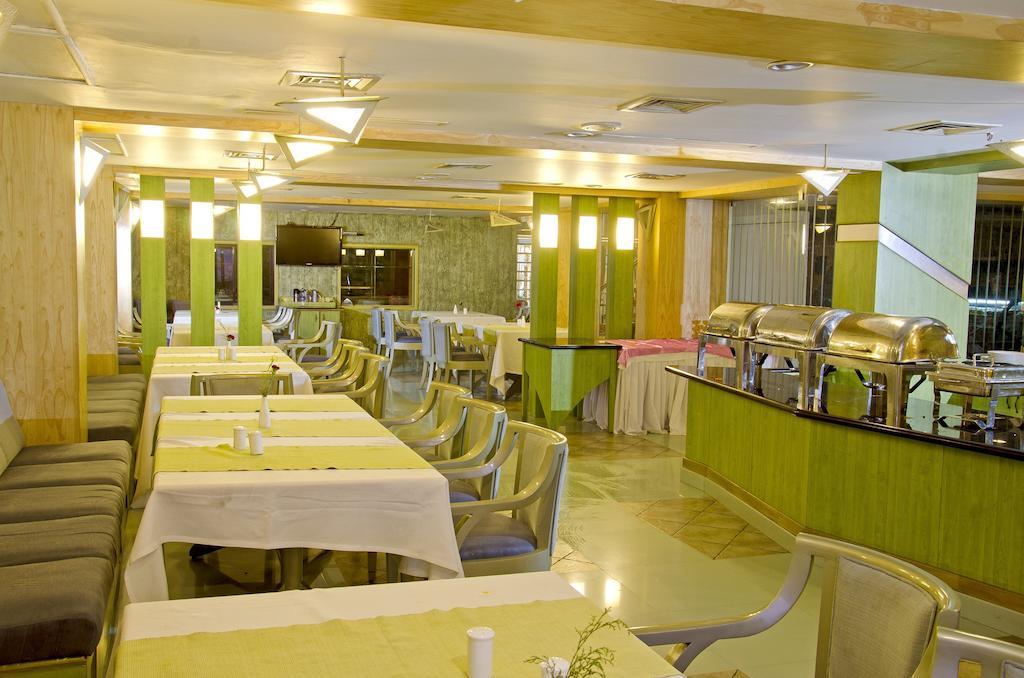 Lotus 8 Hotel Nedumbassery Exterior photo